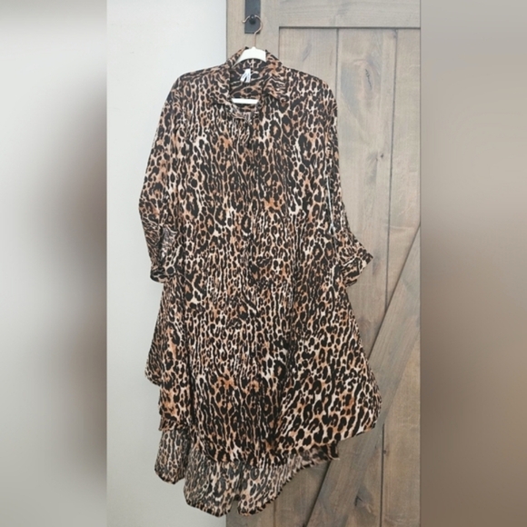 Truly 4 You Leopard print button down shirt dress. Size medium NWT - Picture 2 of 12